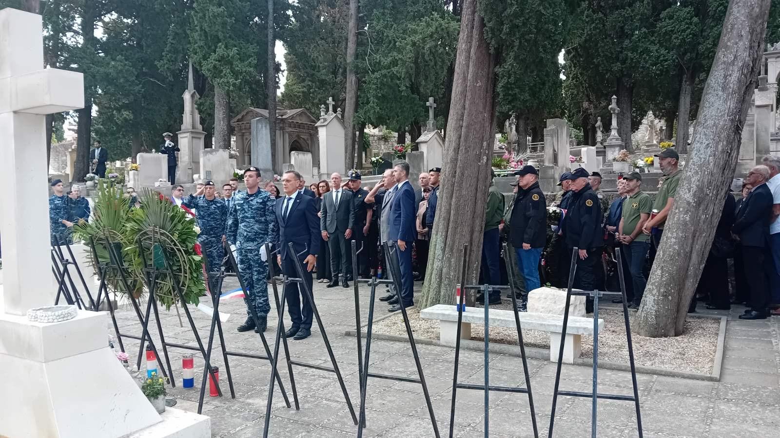 Polaganjem vijenaca započelo obilježavanje 34. obljetnice početka napada na Dubrovnik